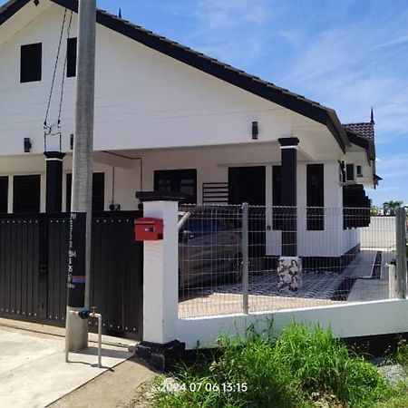 Hadeera Minimalis Family Homestay クアラ・トレンガヌ エクステリア 写真